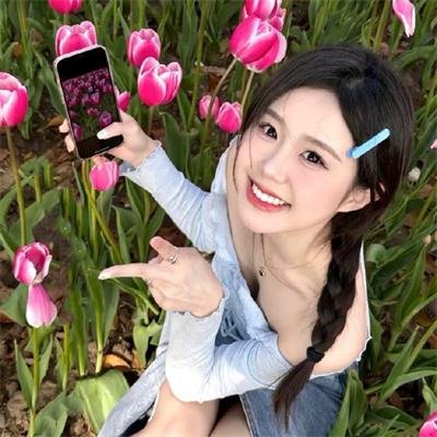 随盲柳入眠的女人